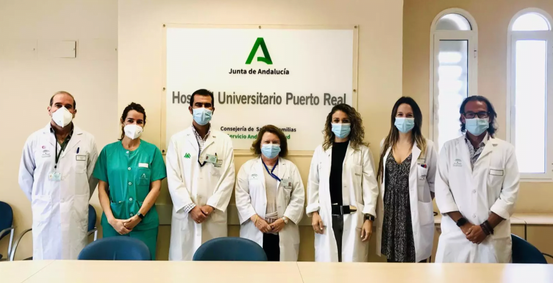 Profesionales del Hospital de Puerto Real trabajan en un programa de eliminación de la hepatitis C